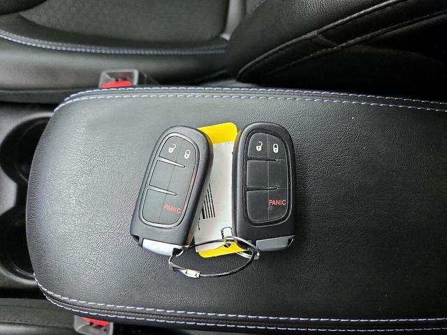 Photo of 2020 Gray Jeep Cherokee