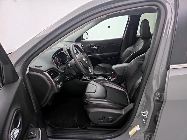 Photo of 2020 Gray Jeep Cherokee