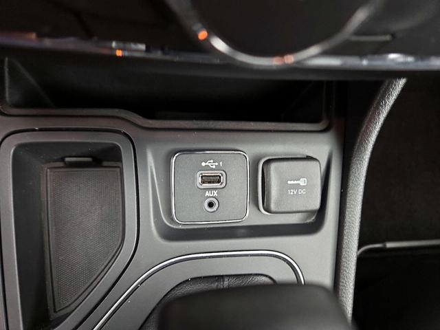 Photo of 2020 Gray Jeep Cherokee