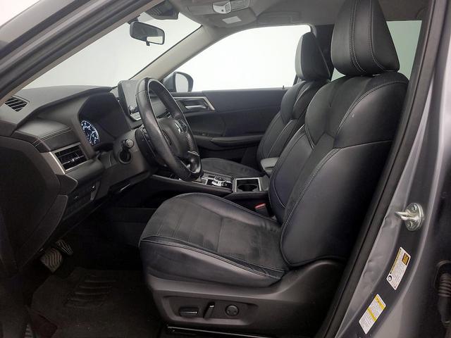Photo of 2022 Silver Mitsubishi Outlander