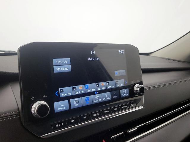 Photo of 2022 Silver Mitsubishi Outlander