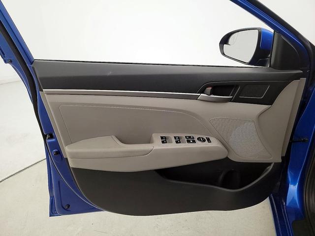 Photo of 2017 Blue Hyundai ELANTRA