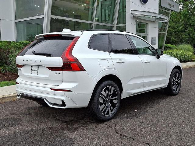 Photo of 2026 Crystal White Metallic Volvo XC60