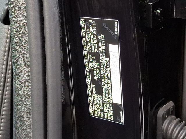 Photo of 2025 Onyx Black Metallic Volvo XC40