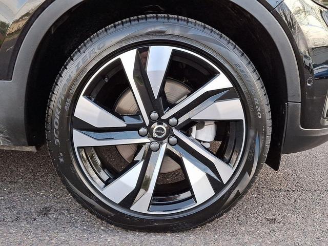 Photo of 2025 Onyx Black Metallic Volvo XC40