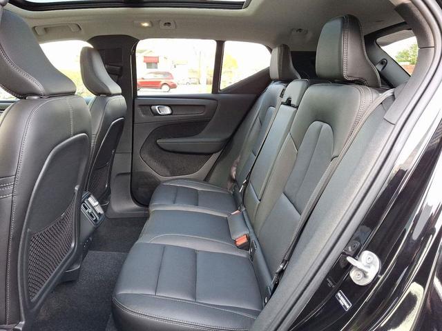 Photo of 2025 Onyx Black Metallic Volvo XC40
