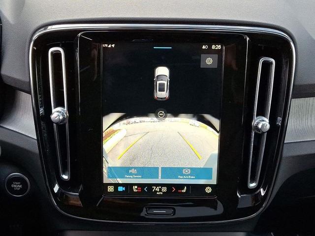 Photo of 2025 Onyx Black Metallic Volvo XC40