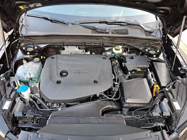 Photo of 2025 Onyx Black Metallic Volvo XC40