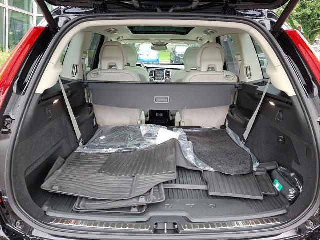 Photo of 2025 Onyx Black Metallic Volvo XC90