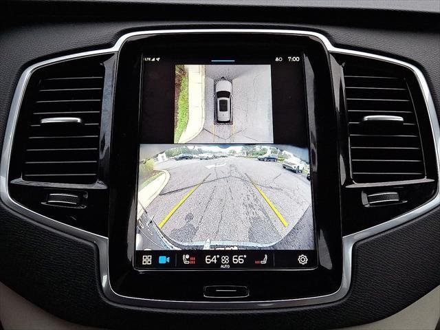 Photo of 2025 Onyx Black Metallic Volvo XC90