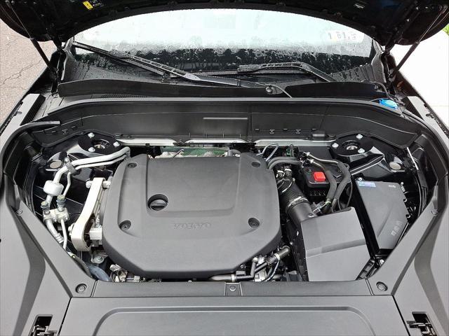 Photo of 2025 Onyx Black Metallic Volvo XC90