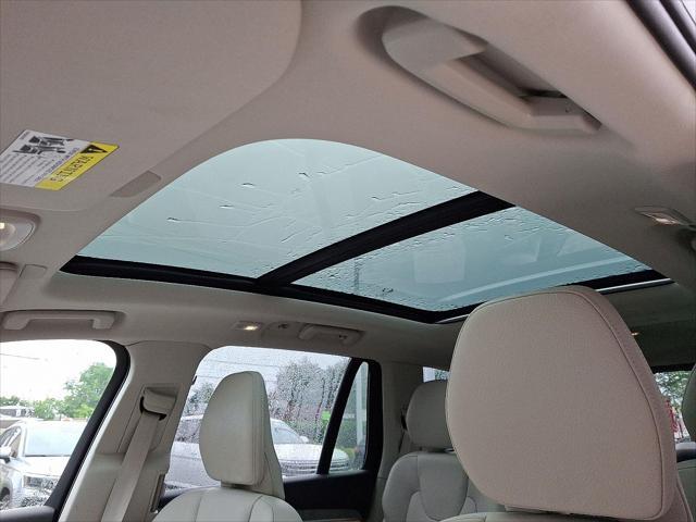 Photo of 2025 Onyx Black Metallic Volvo XC90