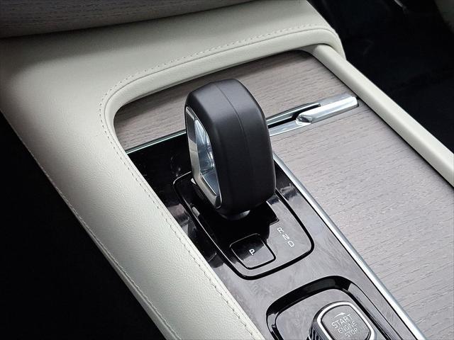Photo of 2025 Onyx Black Metallic Volvo XC90