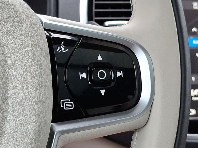 Photo of 2025 Onyx Black Metallic Volvo XC90