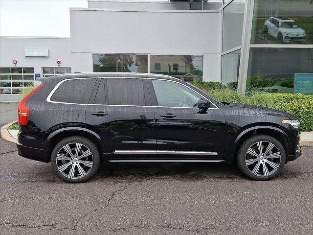 Photo of 2025 Onyx Black Metallic Volvo XC90