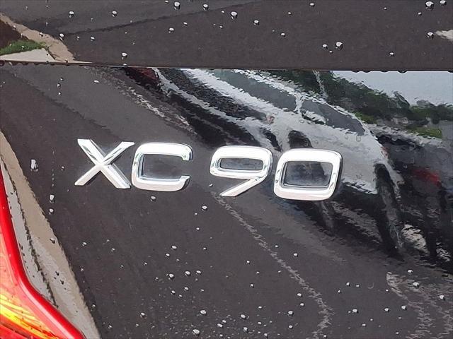 Photo of 2025 Onyx Black Metallic Volvo XC90