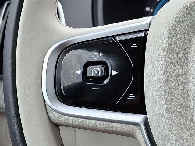 Photo of 2025 Onyx Black Metallic Volvo XC90