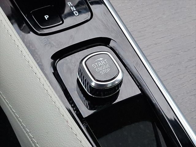 Photo of 2025 Onyx Black Metallic Volvo XC90
