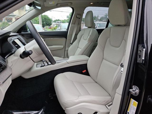 Photo of 2025 Onyx Black Metallic Volvo XC90