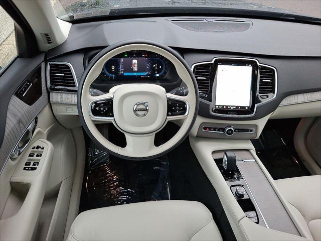 Photo of 2025 Onyx Black Metallic Volvo XC90