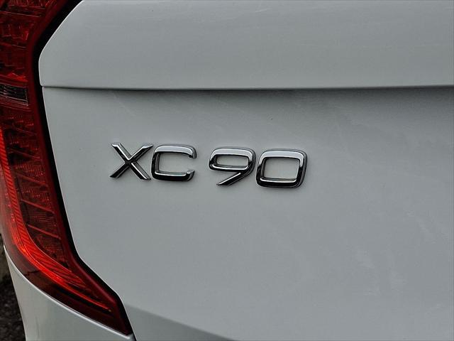 Photo of 2024 Crystal White Metallic Volvo XC90 Recharge Plug-In Hybrid
