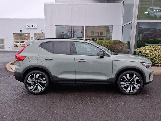 Photo of 2025 733/SAGEGREENM Volvo XC40