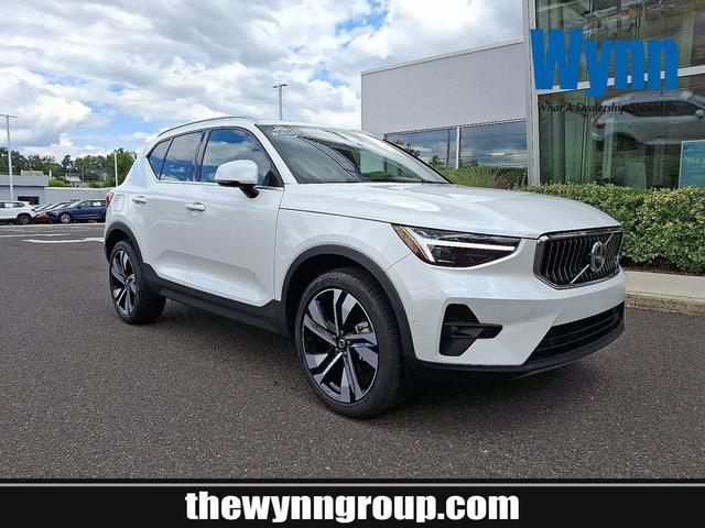 Photo of 2024 Crystal White Metallic Volvo XC40