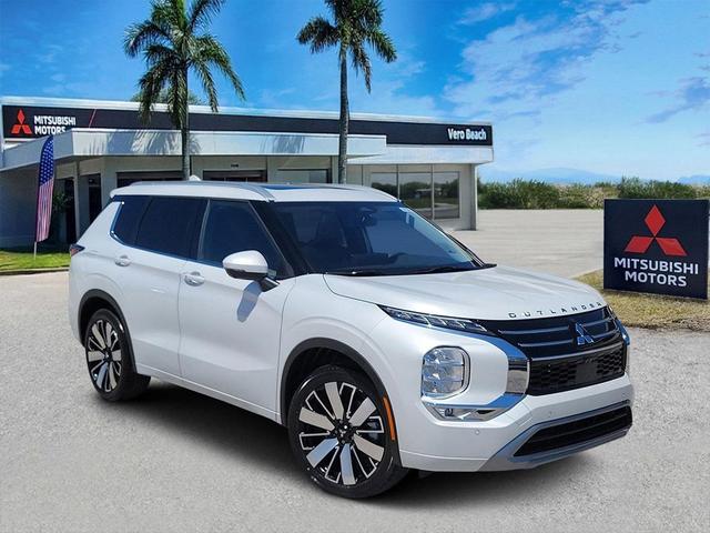 Photo of 2025 White Diamond Mitsubishi Outlander