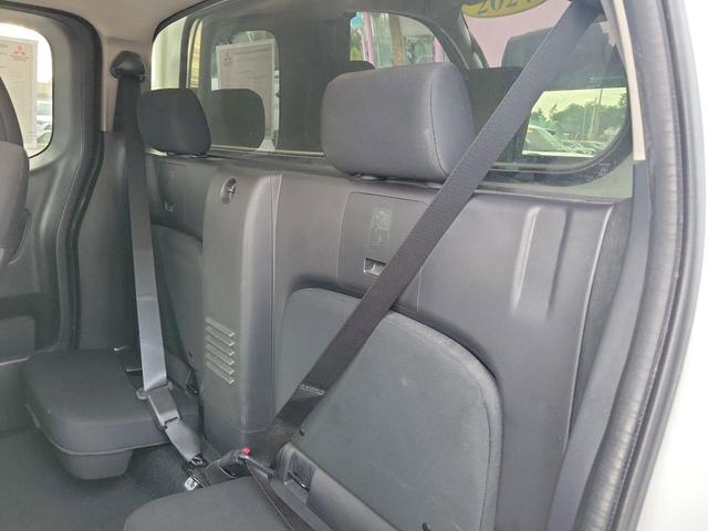 Photo of 2024 Glacier White Nissan Frontier