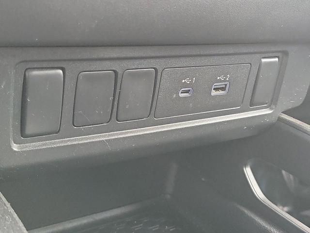 Photo of 2024 Glacier White Nissan Frontier