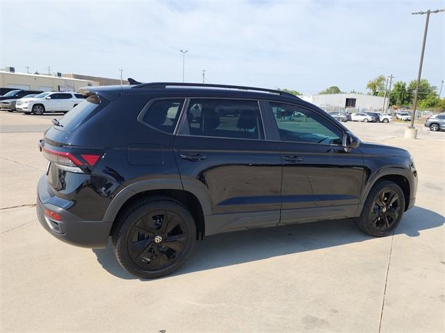 Photo of 2025 Deep Black Pearl Effect Volkswagen Taos