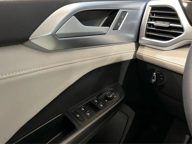 Photo of 2025 Pure White Volkswagen Taos
