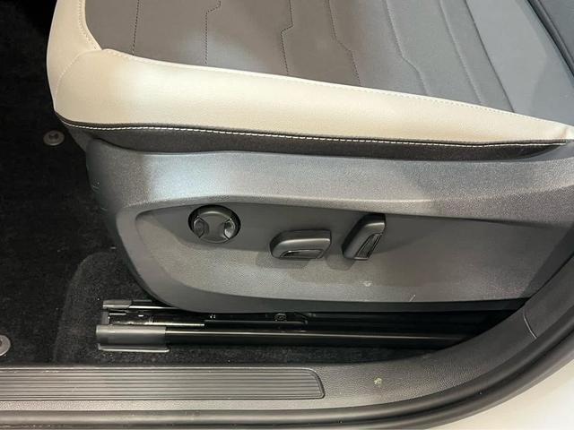 Photo of 2025 Pure White Volkswagen Taos