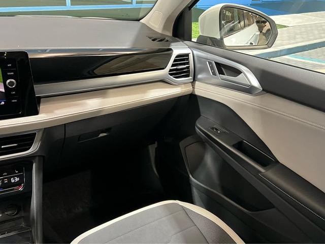 Photo of 2025 Pure White Volkswagen Taos