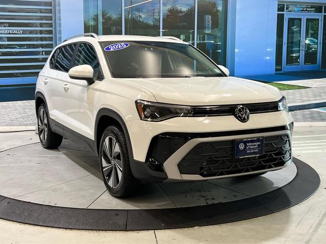 Photo of 2025 Pure White Volkswagen Taos