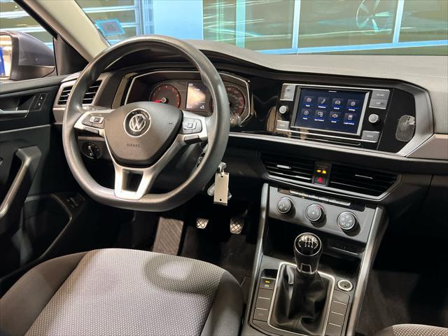 Photo of 2021 Platinum Gray Metallic Volkswagen Jetta