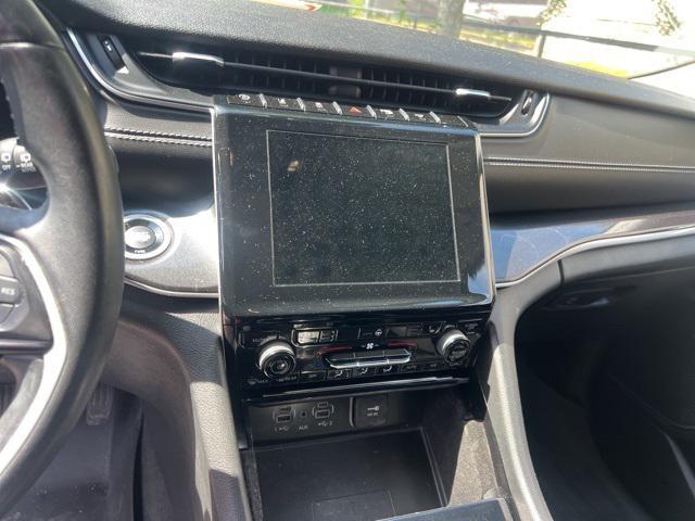 Photo of 2022 Silver Zynith Jeep Grand Cherokee L