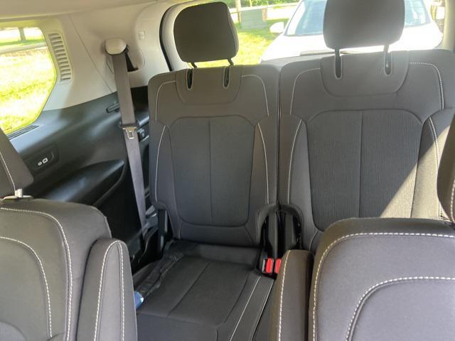 Photo of 2022 Silver Zynith Jeep Grand Cherokee L