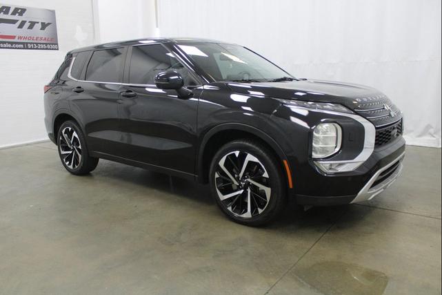 Photo of 2022 Black Mitsubishi Outlander