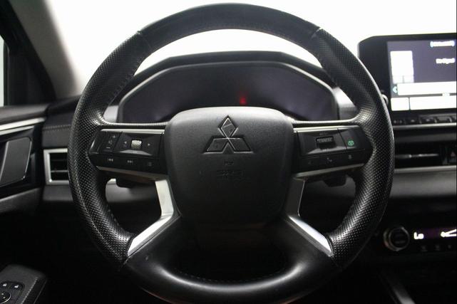 Photo of 2022 Black Mitsubishi Outlander