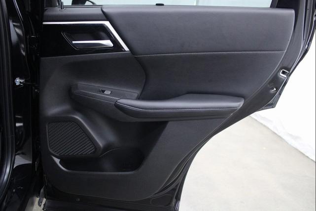 Photo of 2022 Black Mitsubishi Outlander