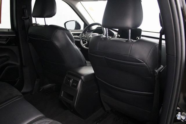 Photo of 2022 Black Mitsubishi Outlander