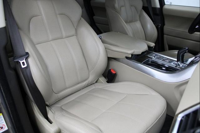 Photo of 2016 Gold Land Rover Range Rover Sport