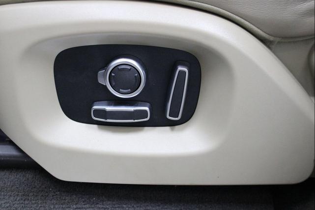 Photo of 2016 Gold Land Rover Range Rover Sport