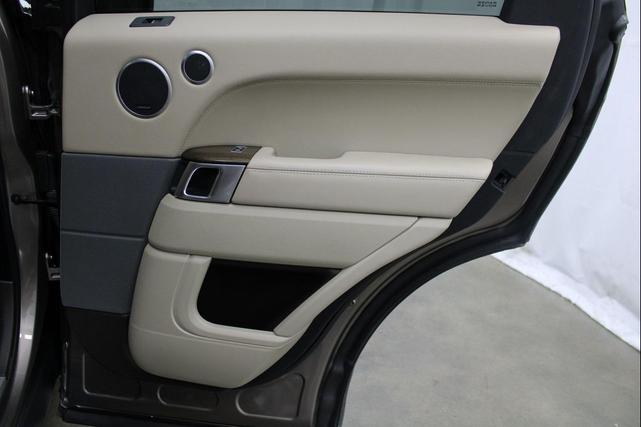 Photo of 2016 Gold Land Rover Range Rover Sport