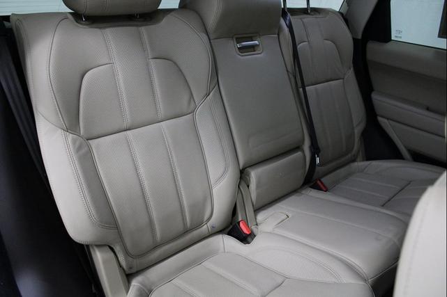 Photo of 2016 Gold Land Rover Range Rover Sport