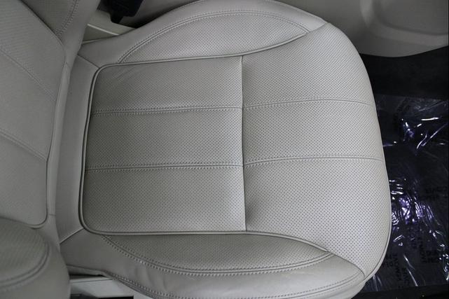 Photo of 2016 Gold Land Rover Range Rover Sport