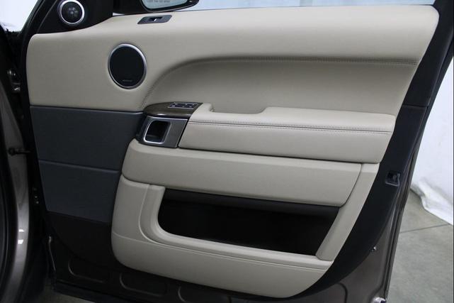 Photo of 2016 Gold Land Rover Range Rover Sport