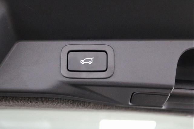 Photo of 2016 Gold Land Rover Range Rover Sport