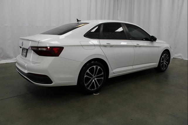 Photo of 2023 Pure White Volkswagen Jetta